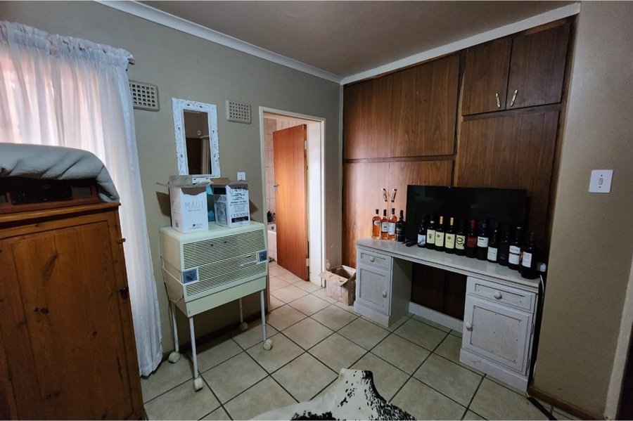 4 Bedroom Property for Sale in Bergzicht Western Cape